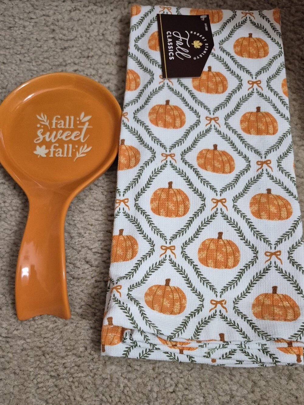 Pumpkin-Print Towels (Set Of 2) With A Matching Orange Fall Themed Spoon Rest - Picture 5 of 6